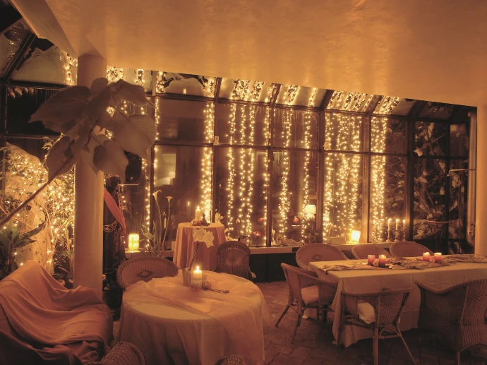 privater Wintergarten beleuchtet