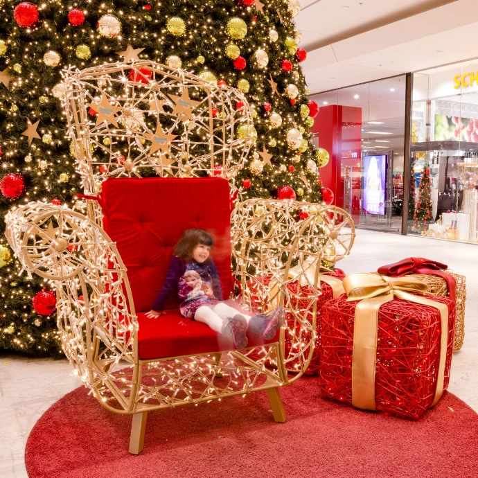 Weihnachtsdekoration Innenraum Shoppingcenter Wien