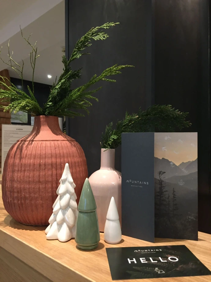 Dekorationselemente minimalistisch für die reception des St.Peter Hotels in Seefeld