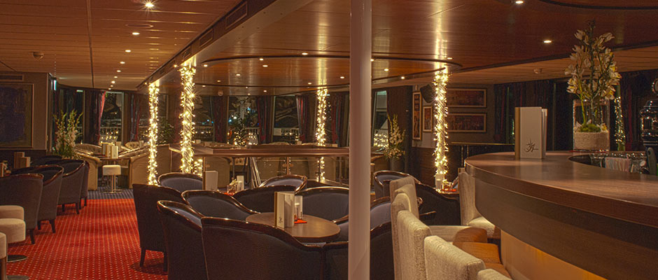 Donauschiff Amadeus Bar Treppe Innen